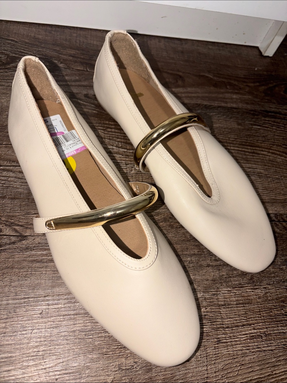 Cream Leather Flat Shoes with Gold Accent